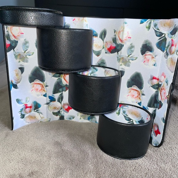 Travel Jewelry Organizer - Picture 3 of 7